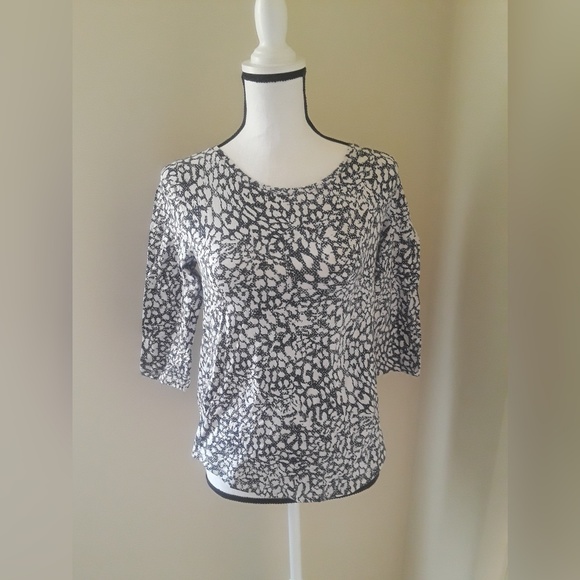 Ann Taylor Tops - Ladies patterned top